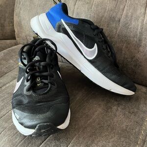 Nike Downshifter 12 low black and blue shoes Boys sz 3.5